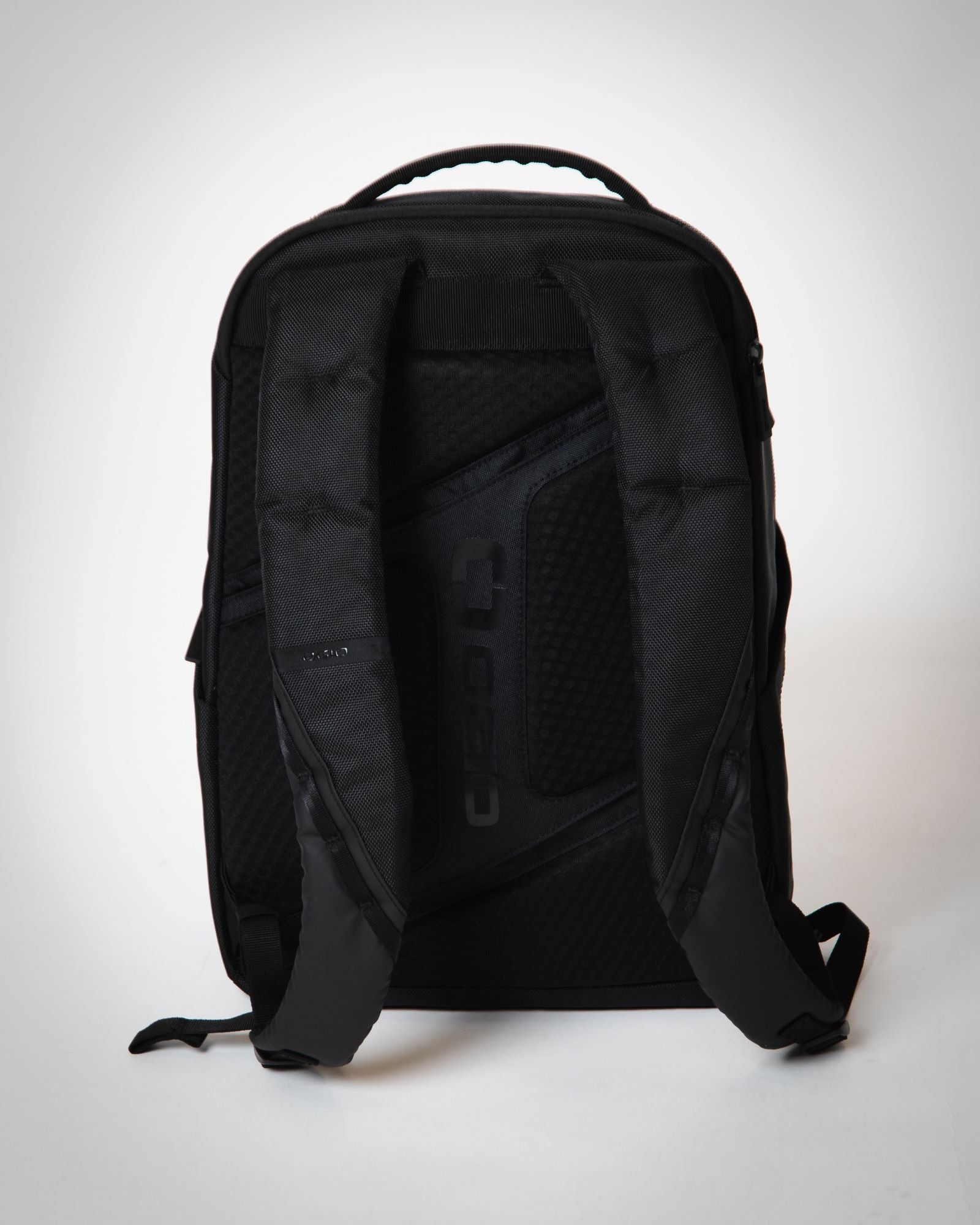 OGIO OFFSET Pace Pro 25L Backpack back